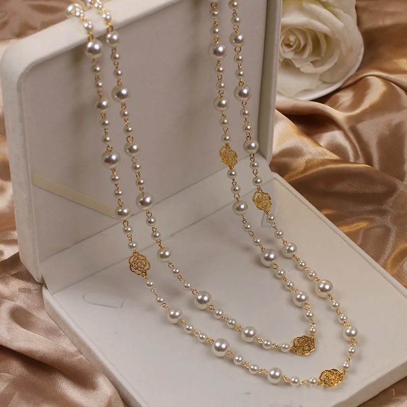 Mercedes — Collier Doré Élégant aux Perles