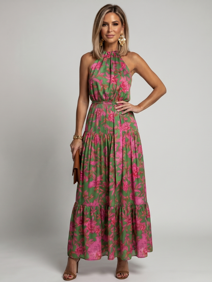 Robe midi drapée en rose avec décolleté halter élégant