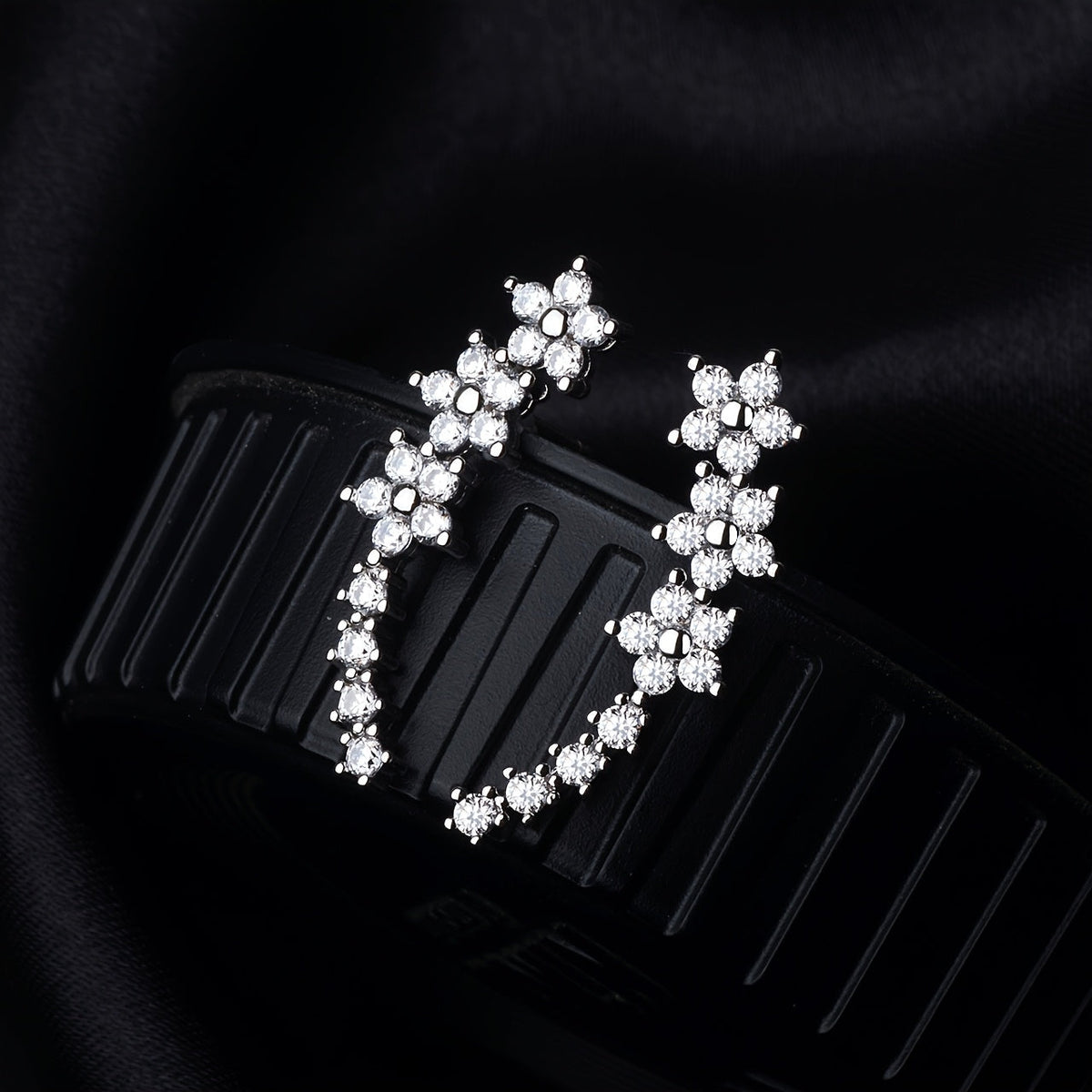 Gloria — Boucles d'Oreilles Florales Intemporelles