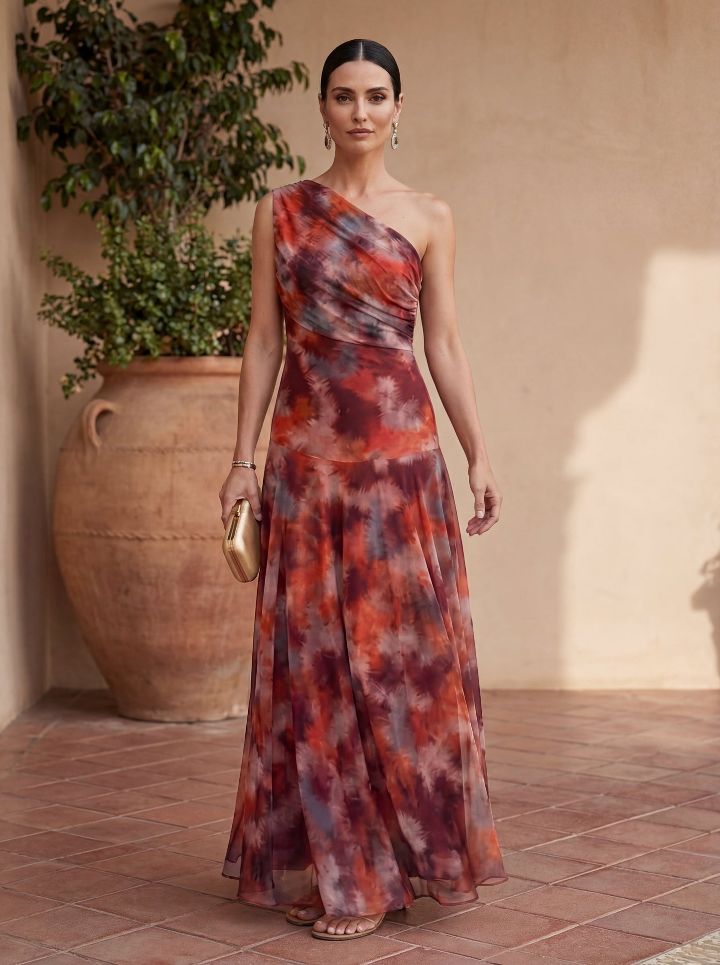 Robe longue fluide en satin, élégance intemporelle chez Maison de Lune