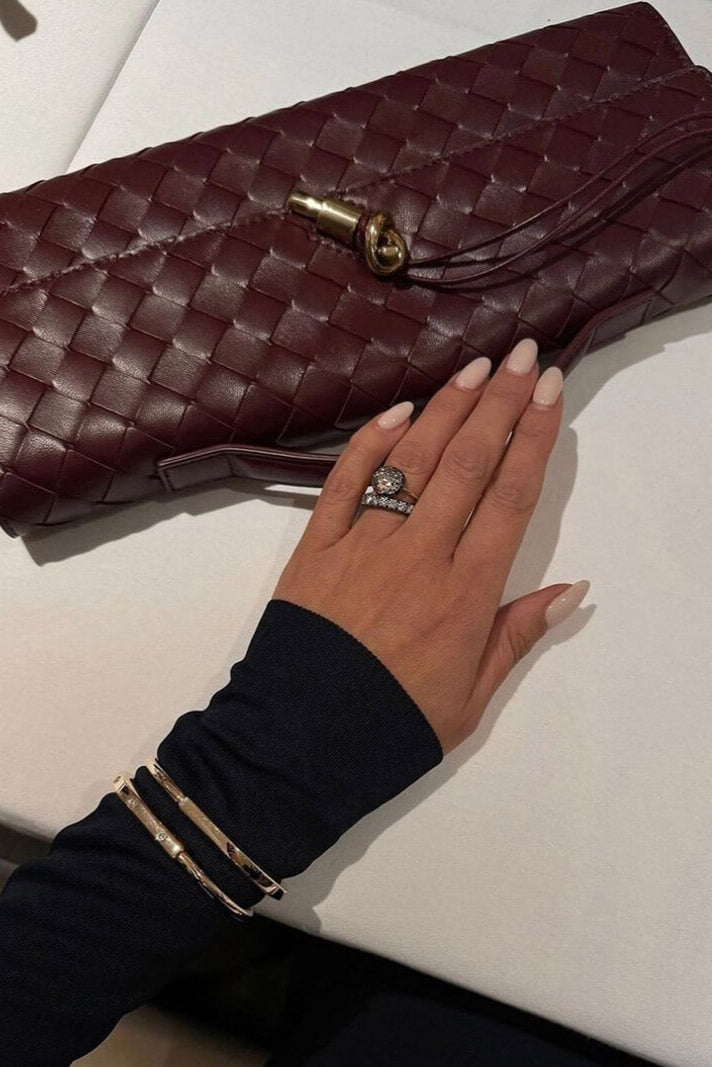 Melanie™ | Pochette à nœud doré