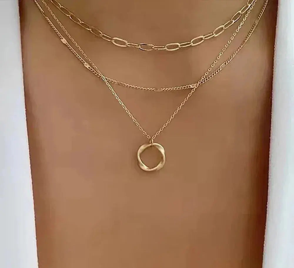 Trinidad — Collier Doré Multicouche à Pendentif